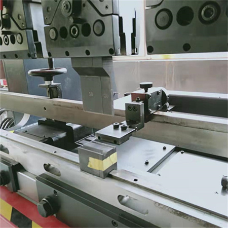 د CNC اتوماتیک المونیم فولادو هیدرولیک پریس بریک بریښنایی شیټ فلزي موڑنے ماشین د روبوټ سره
